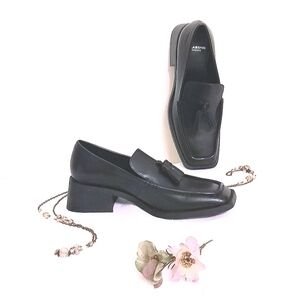 VAGABOND Leather Tassle Loafers, Block Heel, Size 8, in Classic Black